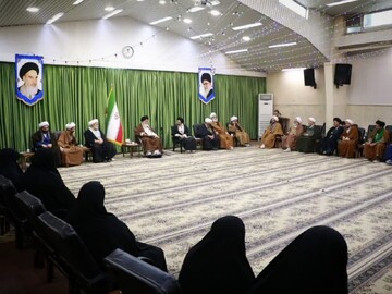 تصاویر/ دیدار ائمه جمعه منطقه کاشان با نماینده ولی‌فقیه در استان خراسان رضوی