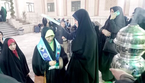 اعزام و بدرقه عمره دانش آموزی