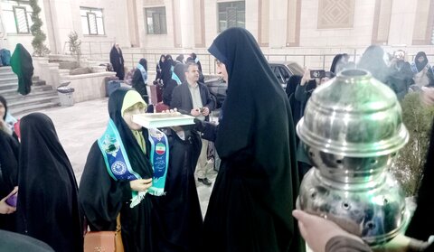 اعزام و بدرقه عمره دانش آموزی