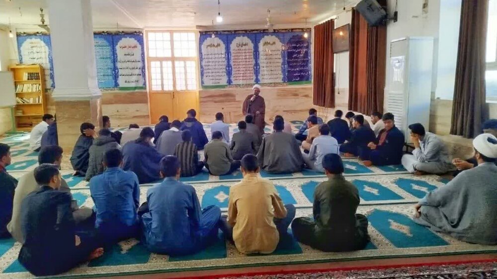 طلاب با بهره‌گیری معنوی از ماه شعبان برای ورود به ماه مبارک رمضان آماده شوند