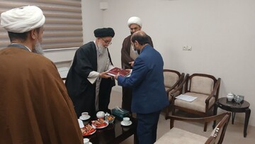 تجلیل حوزه علمیه از چهره ماندگار علم مدیریت ایران