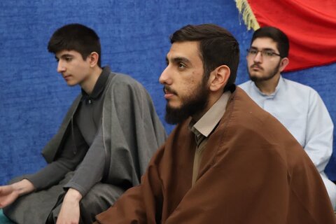 تصاویر/ رگزاری کلاس اقتضائی با عنوان دفاع مقدس برای طلاب مدرسه علمیه امام خامنه‌ای ارومیه