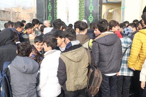 تصاویر/ حضور دانش آموزان شاهد اهل قلم در مدرسه علمیه امام خامنه‌ای ارومیه