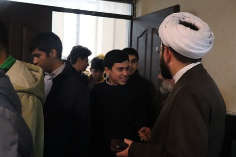تصاویر/ حضور دانش آموزان شاهد اهل قلم در مدرسه علمیه امام خامنه‌ای ارومیه