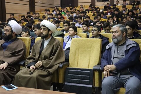 تصاویر/ حضور دانش آموزان شاهد اهل قلم در مدرسه علمیه امام خامنه‌ای ارومیه