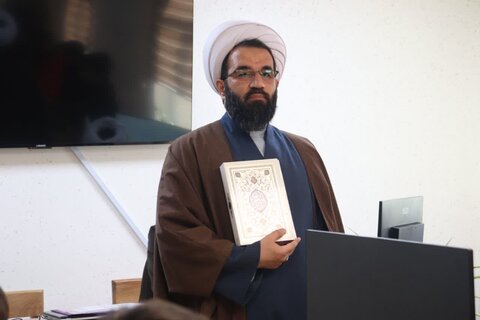 تصاویر/ حضور دانش آموزان شاهد اهل قلم در مدرسه علمیه امام خامنه‌ای ارومیه