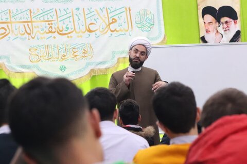 تصاویر/ حضور دانش آموزان شاهد اهل قلم در مدرسه علمیه امام خامنه‌ای ارومیه