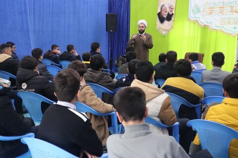 تصاویر/ حضور دانش آموزان شاهد اهل قلم در مدرسه علمیه امام خامنه‌ای ارومیه