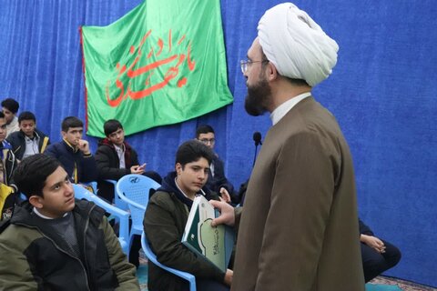 تصاویر/ حضور دانش آموزان شاهد اهل قلم در مدرسه علمیه امام خامنه‌ای ارومیه