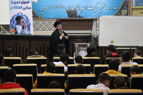 تصاویر/ حضور دانش آموزان شاهد اهل قلم در مدرسه علمیه امام خامنه‌ای ارومیه