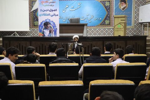 تصاویر/ حضور دانش آموزان شاهد اهل قلم در مدرسه علمیه امام خامنه‌ای ارومیه