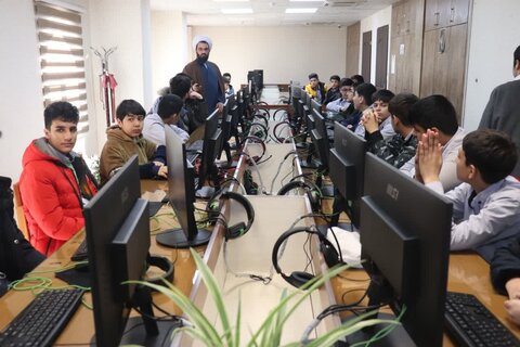 تصاویر/ حضور دانش آموزان شاهد اهل قلم در مدرسه علمیه امام خامنه‌ای ارومیه