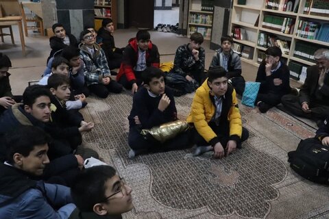 تصاویر/ حضور دانش آموزان شاهد اهل قلم در مدرسه علمیه امام خامنه‌ای ارومیه