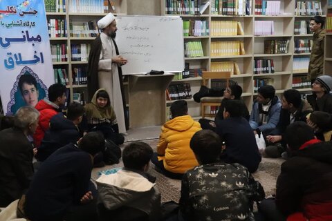 تصاویر/ حضور دانش آموزان شاهد اهل قلم در مدرسه علمیه امام خامنه‌ای ارومیه