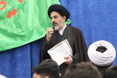 تصاویر/ حضور دانش آموزان شاهد اهل قلم در مدرسه علمیه امام خامنه‌ای ارومیه