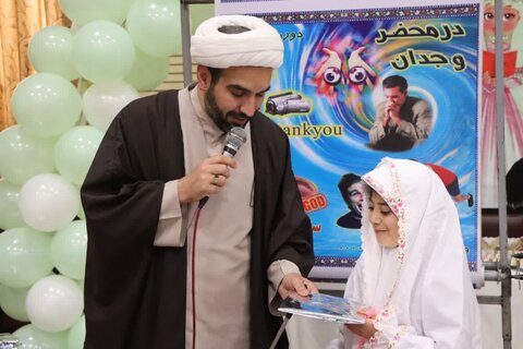 تصاویر/  جشن تکلیف دانش آموزان کلاس سوم ابتدائی در شهر نوشین شهر