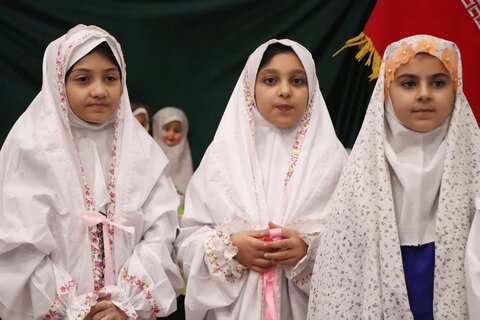 تصاویر/  جشن تکلیف دانش آموزان کلاس سوم ابتدائی در شهر نوشین شهر