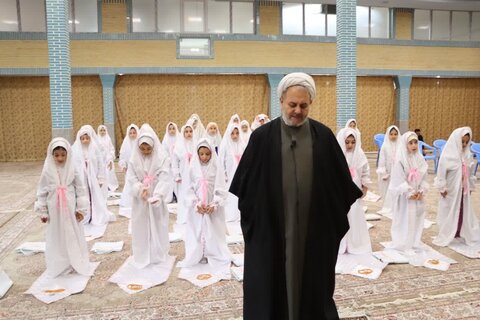 تصاویر/  جشن تکلیف دانش آموزان کلاس سوم ابتدائی در شهر نوشین شهر