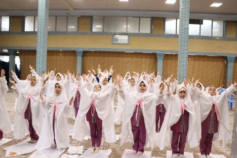 تصاویر/  جشن تکلیف دانش آموزان کلاس سوم ابتدائی در شهر نوشین شهر