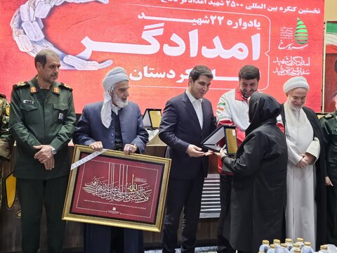 تصاویر/نخستین کنگره بین‌المللی ۲۵۰۰ شهید امدادگر دفاع مقدس و مقاومت یادواره ۲۲ شهید امدادگر کردستان