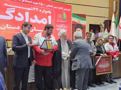 تصاویر/نخستین کنگره بین‌المللی ۲۵۰۰ شهید امدادگر دفاع مقدس و مقاومت یادواره ۲۲ شهید امدادگر کردستان