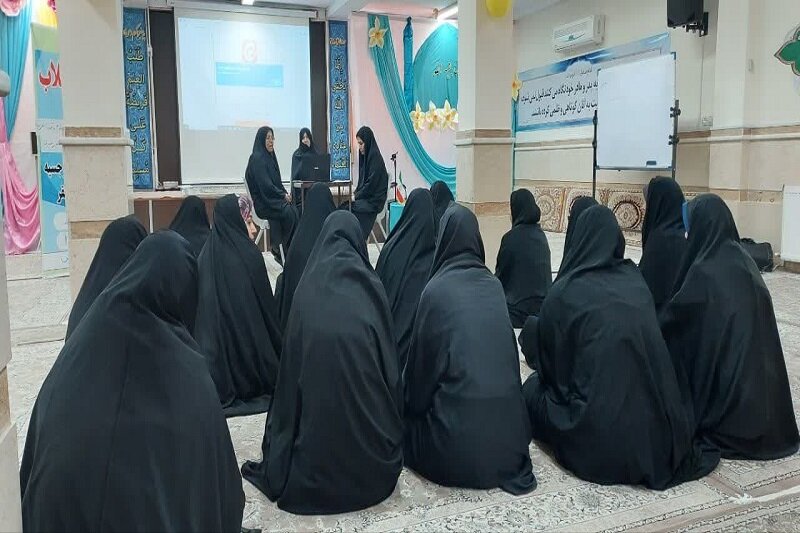 جلسه آموزشی روان شناختی زن در اسلام و تمدن غرب در سنقر و کلیایی برگزار شد