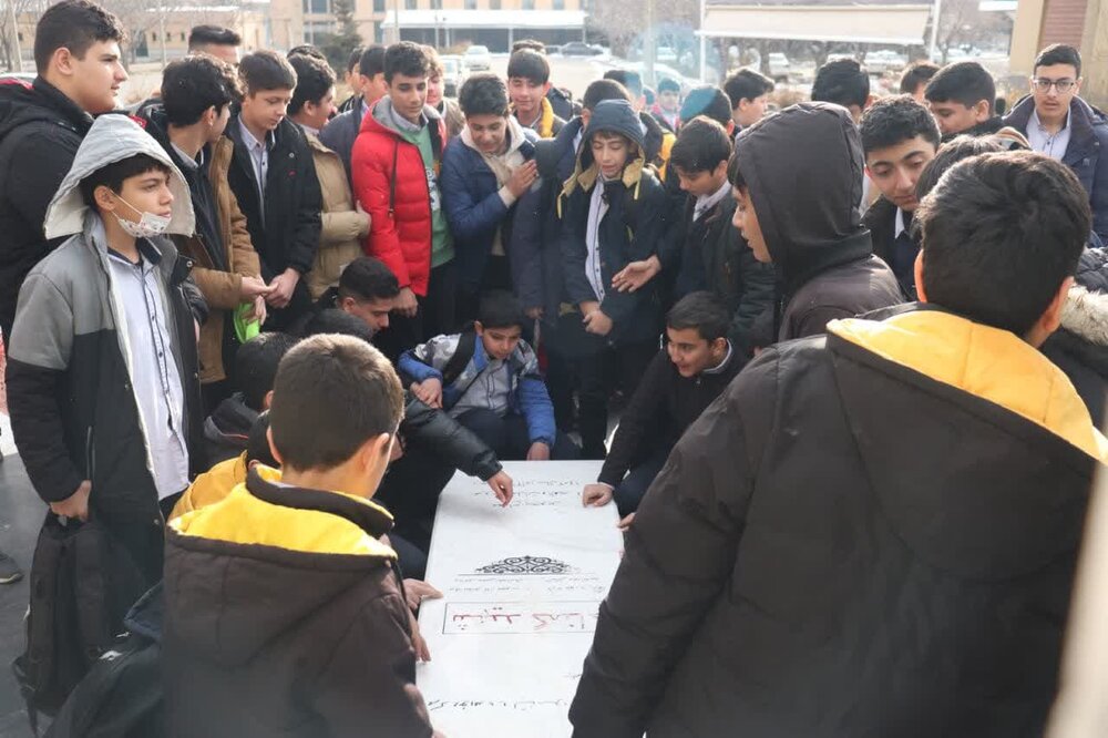 تصاویر/ حضور دانش آموزان شاهد اهل قلم در مدرسه علمیه امام خامنه‌ای ارومیه