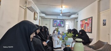 نشست هم‌اندیشی نماینده ساوه و زرندیه با کادر مدرسه علمیه الهیه ساوه