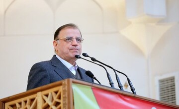 دشمن به دنبال ایجاد فاصله میان مردم و روحانیت است