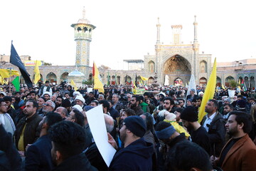 قیام قمی‌ها در خوانخواهی زعیم مقاومت + مخابره پیام «حزب‌الله تنها نیست» + عکس و فیلم