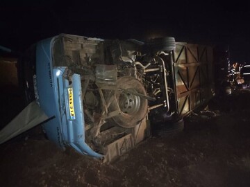 بررسی حادثه واژگونی اتوبوس دانش‌آموزان کرمانی در کمیسیون عمران مجلس