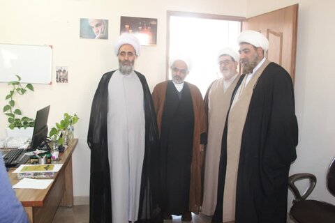 تصاویر / دیدار مدیر منطقه 2 حوزه قائم مقام امور استانها با مدیر حوزه علمیه استان قزوین