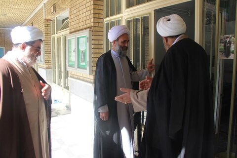 تصاویر / دیدار مدیر منطقه 2 حوزه قائم مقام امور استانها با مدیر حوزه علمیه استان قزوین