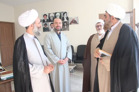 تصاویر / دیدار مدیر منطقه 2 حوزه قائم مقام امور استانها با مدیر حوزه علمیه استان قزوین