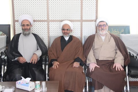 تصاویر / دیدار مدیر منطقه 2 حوزه قائم مقام امور استانها با مدیر حوزه علمیه استان قزوین