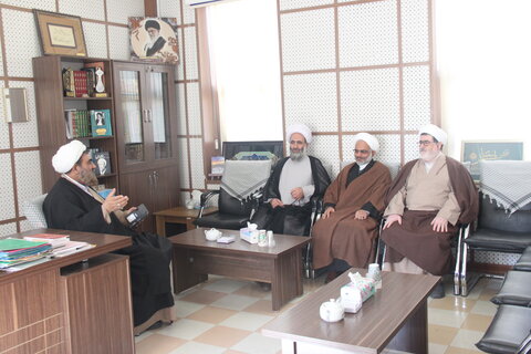 تصاویر / دیدار مدیر منطقه 2 حوزه قائم مقام امور استانها با مدیر حوزه علمیه استان قزوین