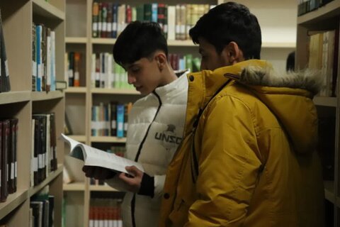 تصاویر/  بازدید دانش آموزان  مدرسه متوسطه شهید آهنگری ارومیه از مدرسه علمیه امام خامنه‌ای ارومیه