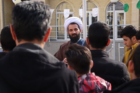 تصاویر/  بازدید دانش آموزان  مدرسه متوسطه شهید آهنگری ارومیه از مدرسه علمیه امام خامنه‌ای ارومیه