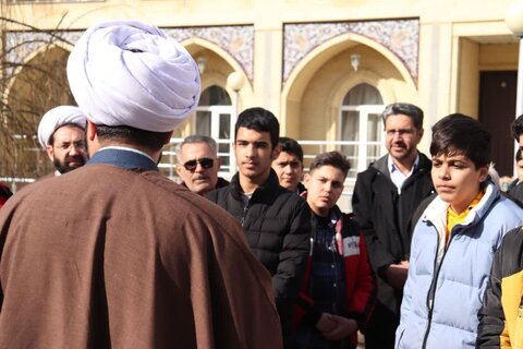 تصاویر/  بازدید دانش آموزان  مدرسه متوسطه شهید آهنگری ارومیه از مدرسه علمیه امام خامنه‌ای ارومیه