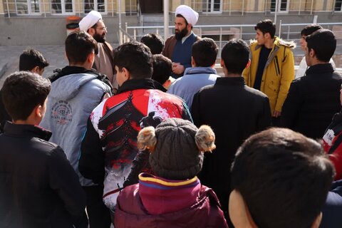 تصاویر/  بازدید دانش آموزان  مدرسه متوسطه شهید آهنگری ارومیه از مدرسه علمیه امام خامنه‌ای ارومیه