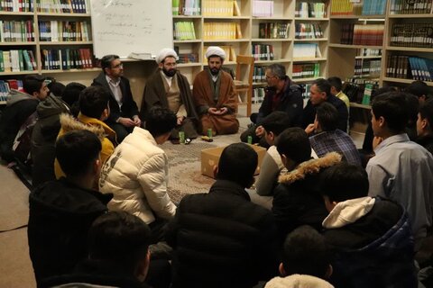 تصاویر/  بازدید دانش آموزان  مدرسه متوسطه شهید آهنگری ارومیه از مدرسه علمیه امام خامنه‌ای ارومیه