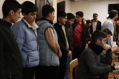 تصاویر/  بازدید دانش آموزان  مدرسه متوسطه شهید آهنگری ارومیه از مدرسه علمیه امام خامنه‌ای ارومیه