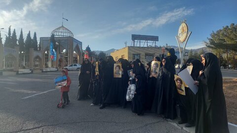 تصاویر/اجتماع اناعلی العهد، گرامیداشت شهید سیدحسن نصرالله در محلات