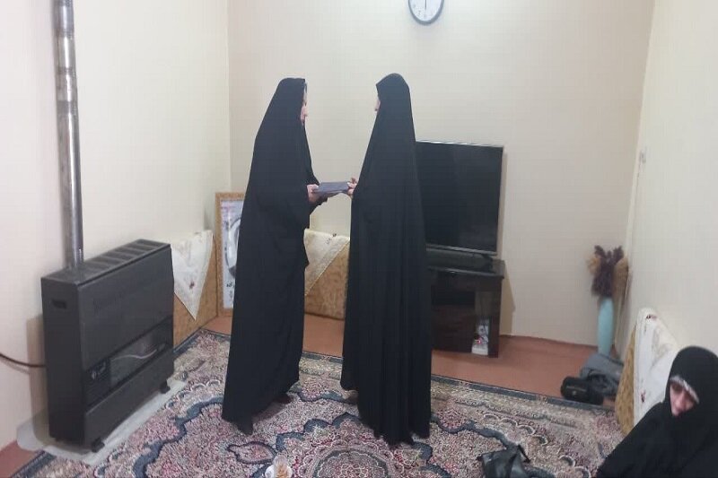 دیدار اساتید مدرسه علمیه نرجسیه سنقر و کلیایی با خانواده شهدا