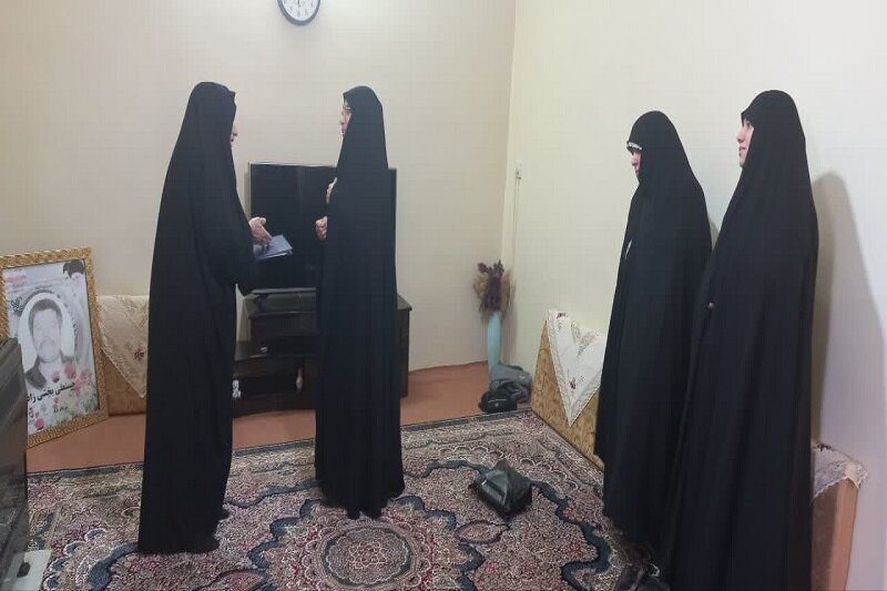 دیدار اساتید مدرسه علمیه نرجسیه سنقر و کلیایی با خانواده شهدا