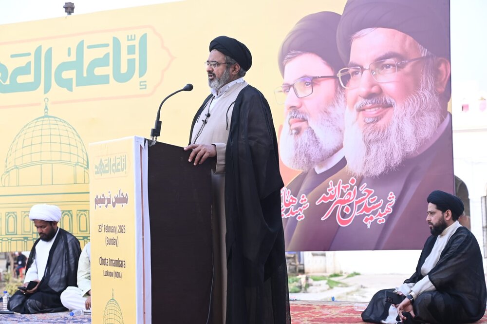 لکهنو در سوگ قهرمانان مقاومت؛ مراسم باشکوه بزرگداشت شهید سید حسن نصرالله و شهید هاشم صفیالدین