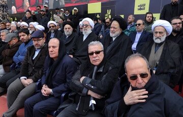 حضور نمایندگان مراجع تقلید و حوزه علمیه قم در مراسم تشییع پیکر سید شهدای مقاومت