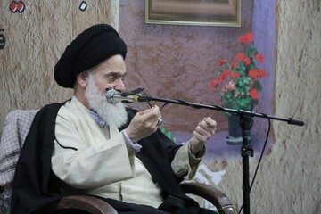 امروز نفوذی‌ها می‌خواهند رژیم شاهنشاهی را بزک کنند / شهید عاشوری برای رشد نسل جوان بی‌قرار بود