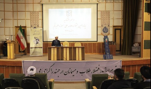 تصاویر/ آیین اختتامیه یازدهمین جشنواره علامه حلی(ره)https://newsroom.hawzahnews.com/news.xhtml?ic=1233013&tab=3#