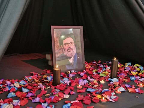 تصاویر/ مراسم بزرگداشت و شام غریبان شهیدان سیدحسن نصرالله و سیدهاشم صفی‌الدین در حسینیه سنندج